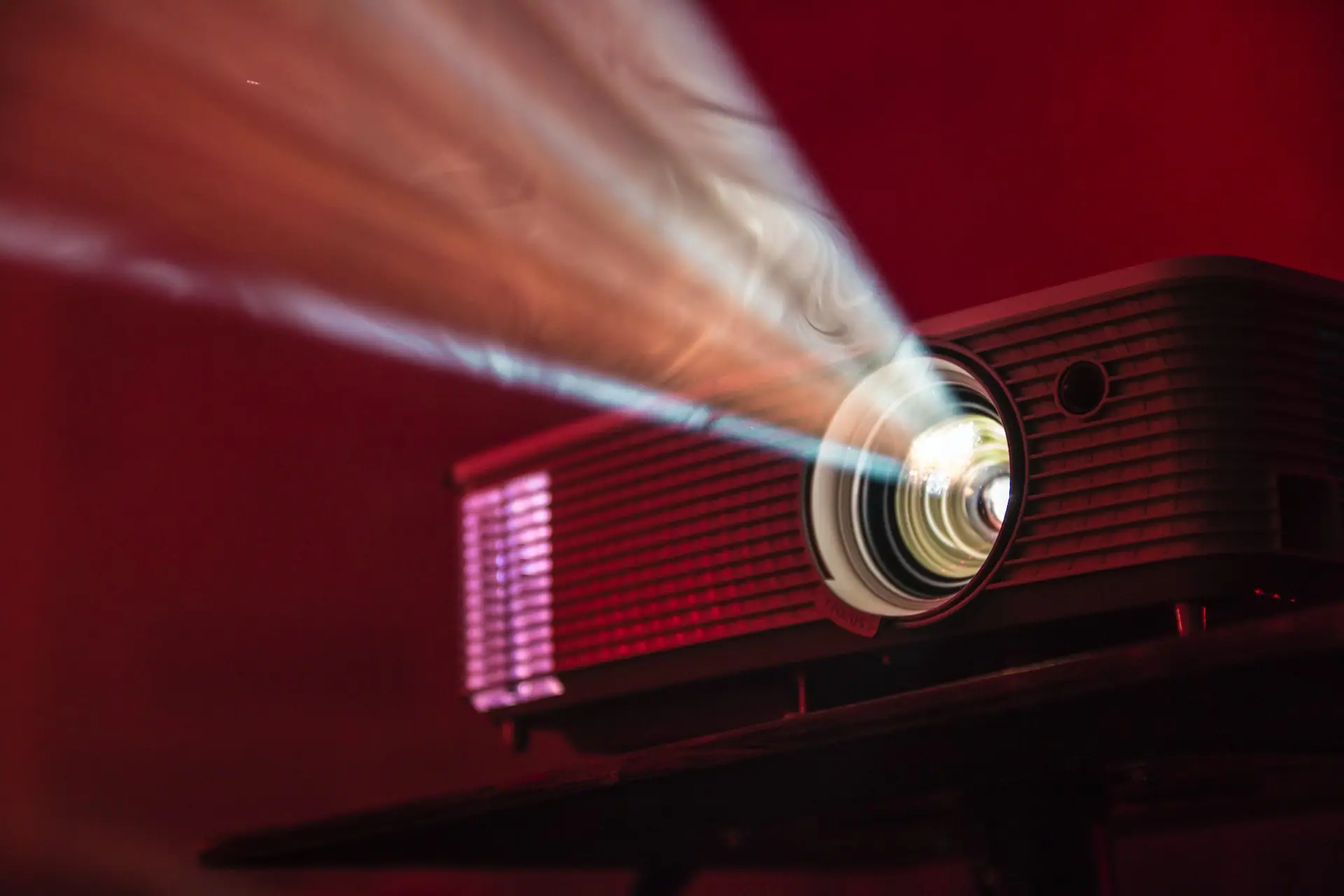 Best Screen Projectors for Samsung Phones in 2024
