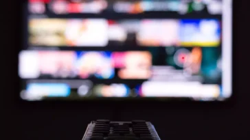 Which TV Is BEST For Dark Rooms in 2022?