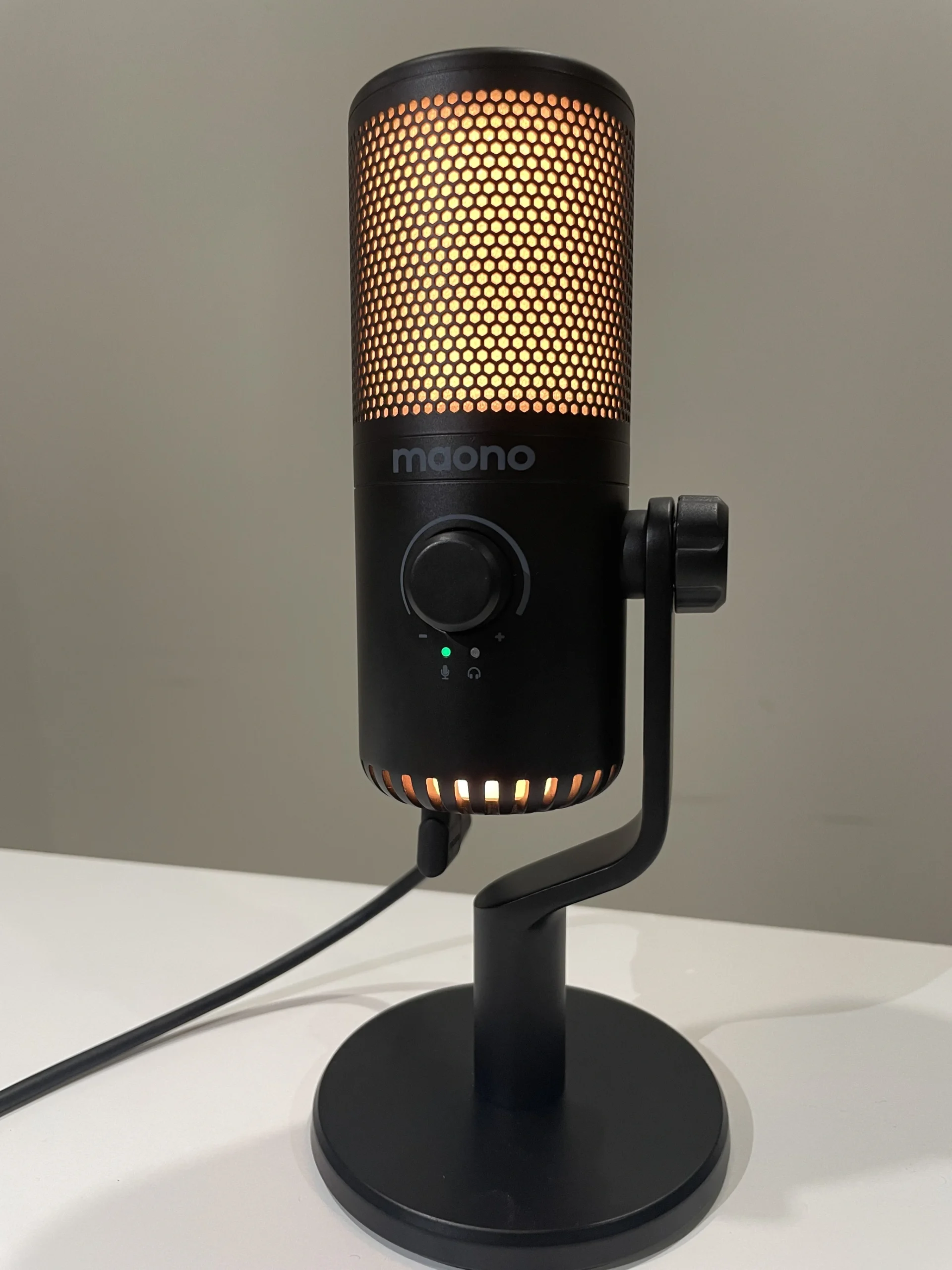 Maono-DM30-RGB-Lighting-Yellow